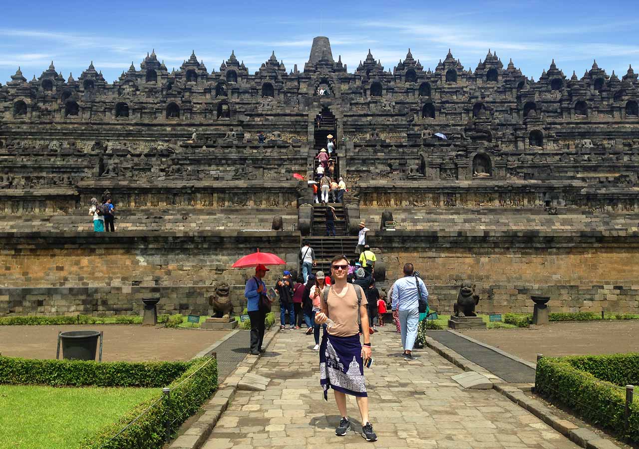 ボロブドゥール観光　ボロブドゥール寺院遺跡群（Borobudur Temple Compounds）