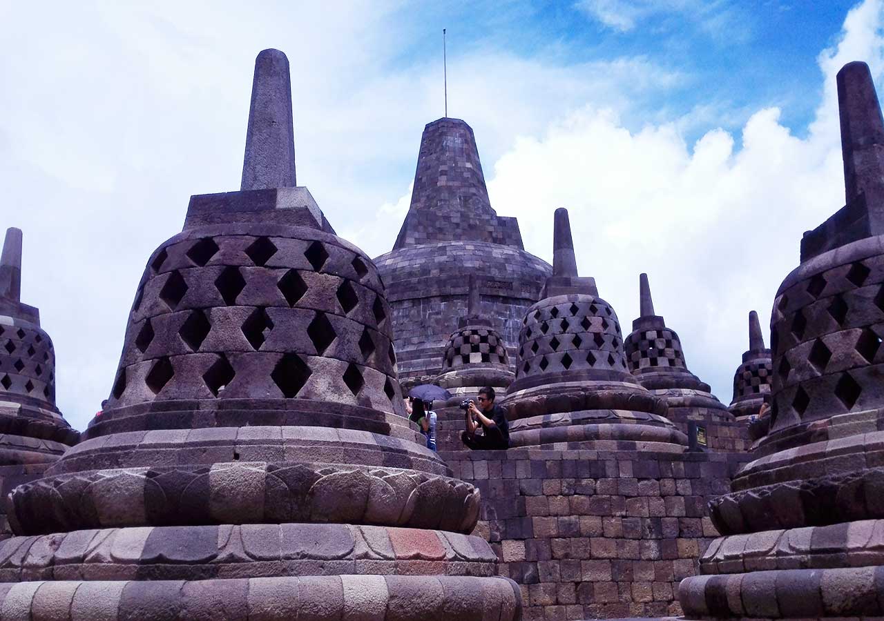 ボロブドゥール観光　ボロブドゥール寺院遺跡群（Borobudur Temple Compounds）のストゥーパ