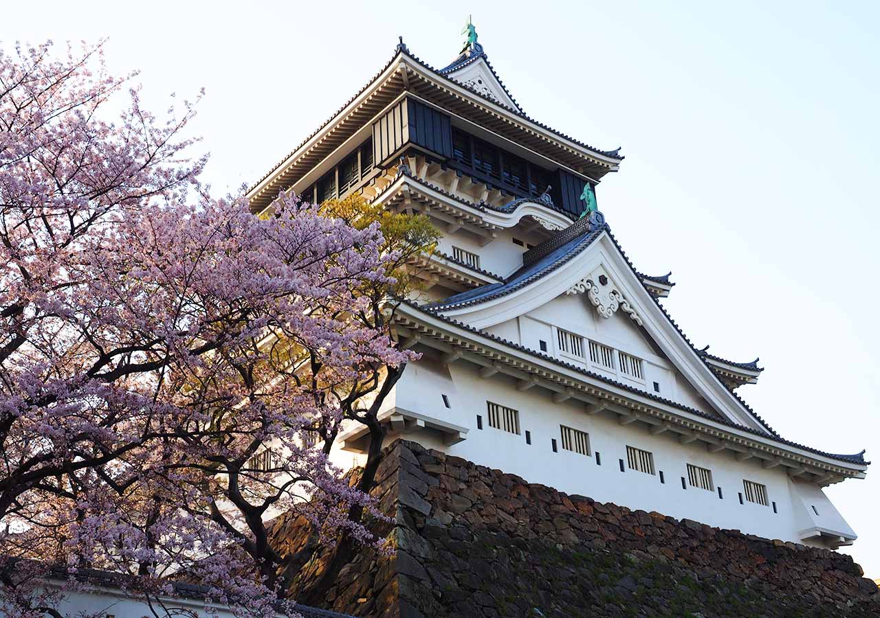 福岡県北九州　小倉城と桜