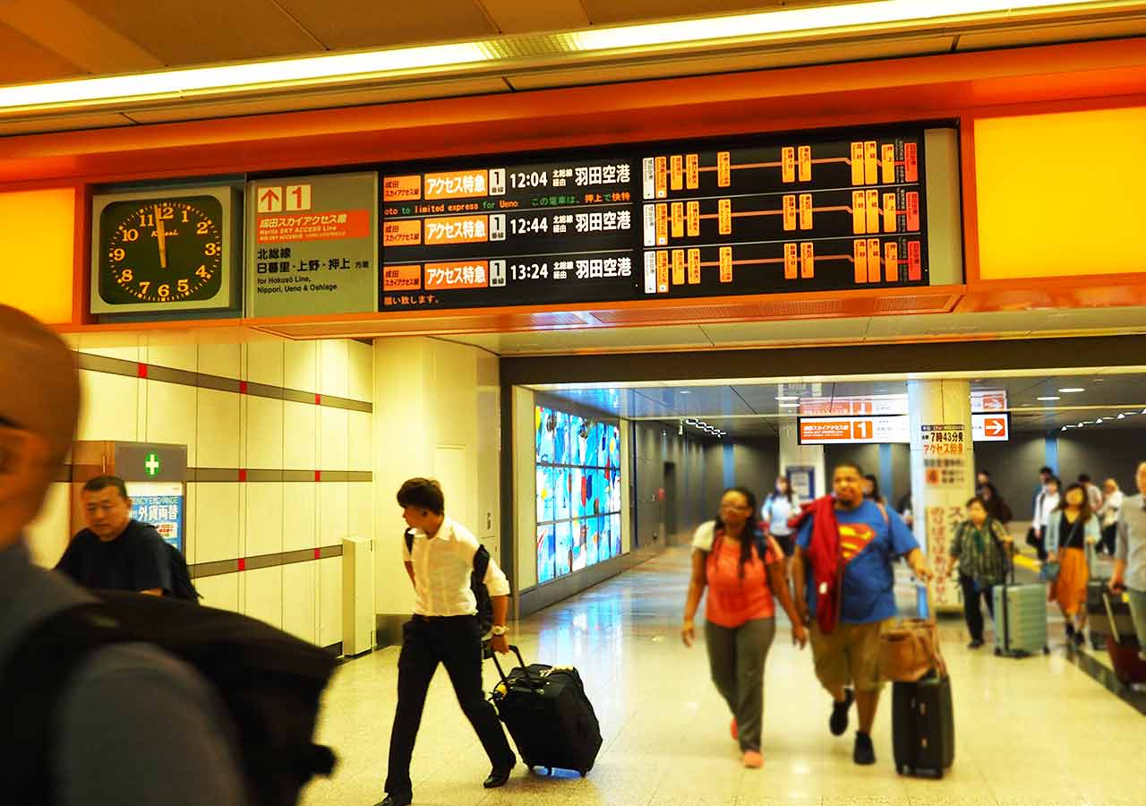 東京　成田空港鉄道駅　成田スカイアクセス・アクセス特急の案内標識