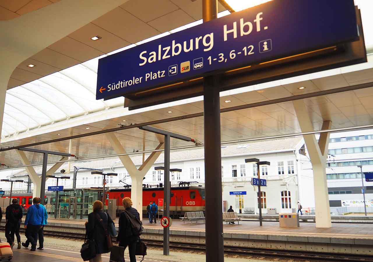 ウィーンからザルツブルクへの移動方法　ザルツブルク中央駅（Salzburg Hauptbahnhof）