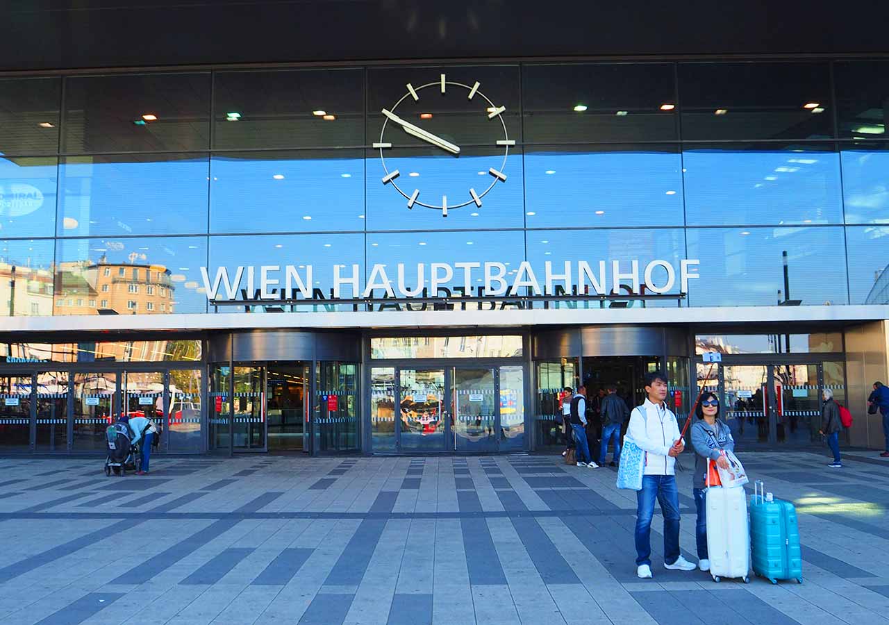 ウィーンからザルツブルクへの移動方法　ウィーン中央駅（Wien Hauptbahnhof）