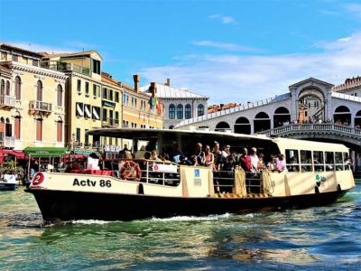 「ベネチア水上バス・ヴァポレットの乗り方！路線図・チケット・料金まとめ」　トップ画像