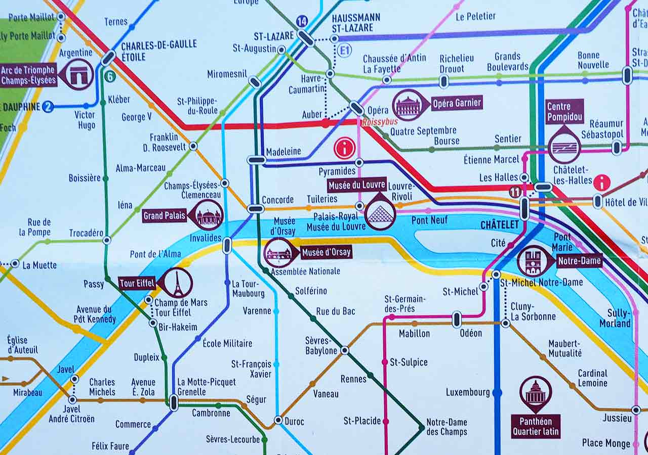 パリ観光　パリのメトロ（地下鉄）路線図+観光地の地図
