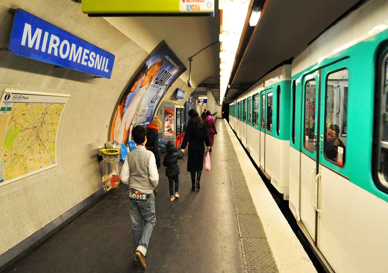 パリの地下鉄と電車