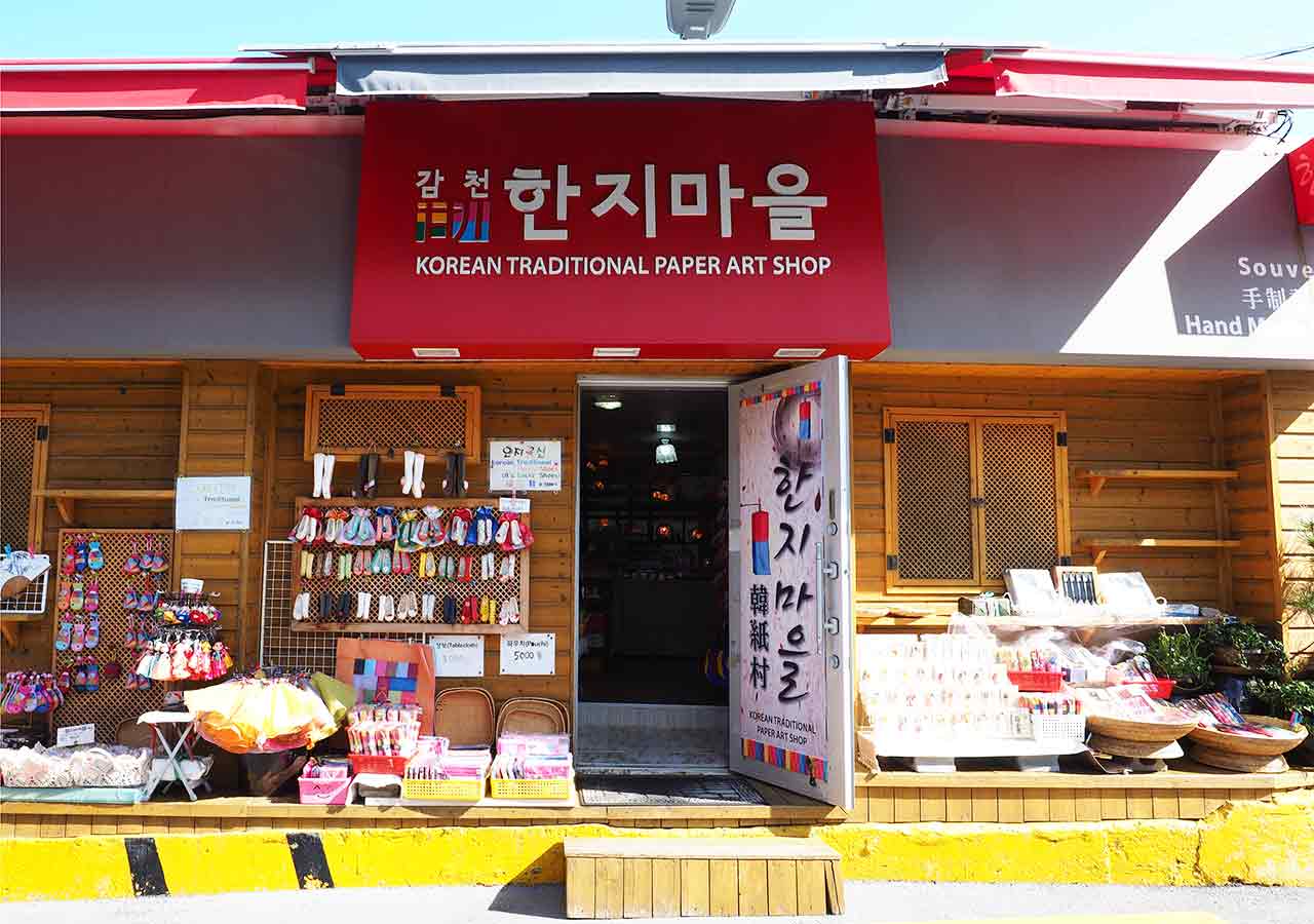 韓国・釜山（プサン）のお土産　伝統・民族グッズ　チマチョゴリデザインのしおり