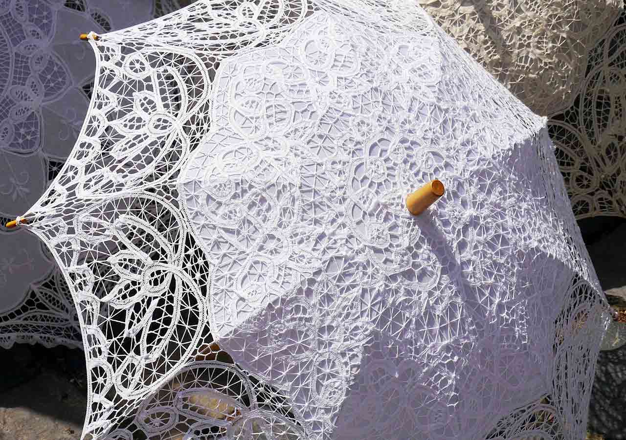ベネチアの離島ブラーノ島　伝統工芸のレース編み製品