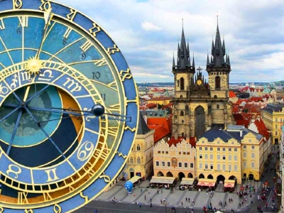 「プラハで必見の天文時計は絶景の時計台、からくり人形など見所満載！ 」　トップ画像