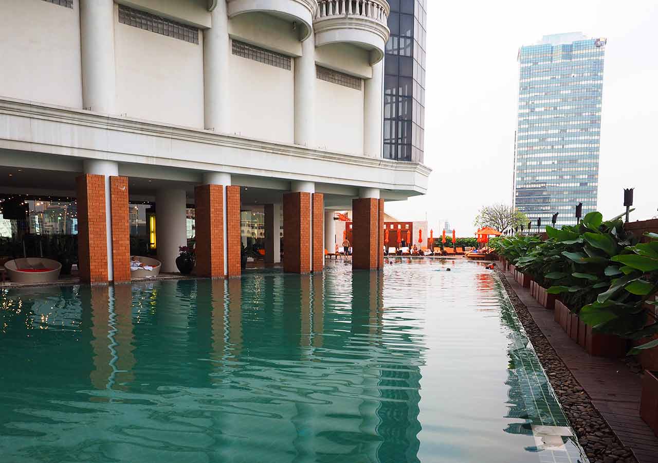 バンコクの5つ星高級ホテル　ルブア アット ステート タワー（lebua at State Tower）　プール