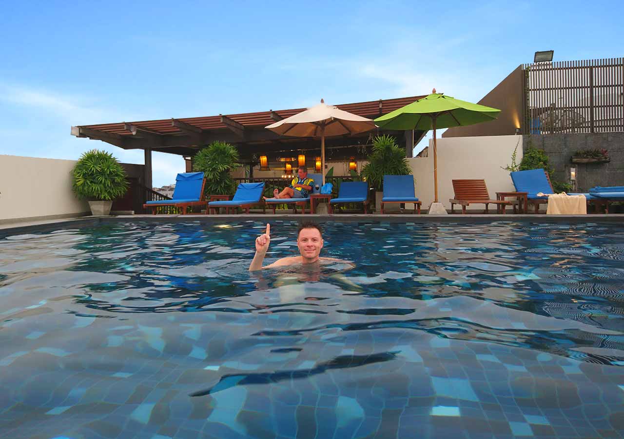 バンコクのリバーサイドホテル　ナヴァライリバーリゾート（Navalai River Resort）のプール