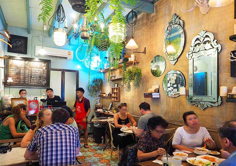 バンコク観光　ワットポー周辺のカフェ　THE SIXTH