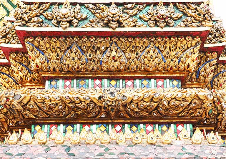バンコク観光　ワットプラケオ（Wat Phra Kaew）　タイル装飾