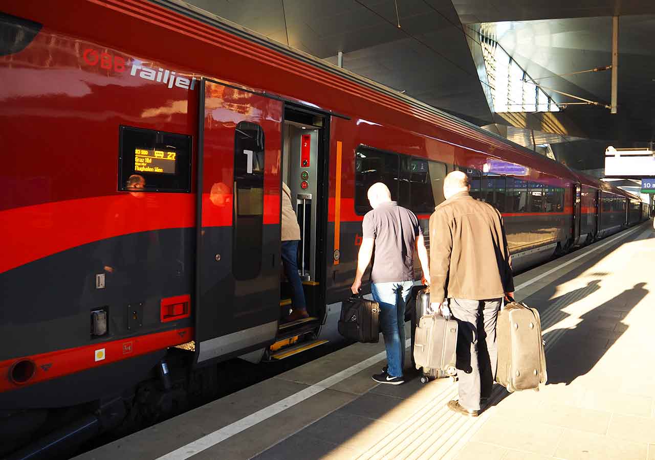 ミュンヘンからウィーンの移動方法　レイルジェット（Railjet）の画像