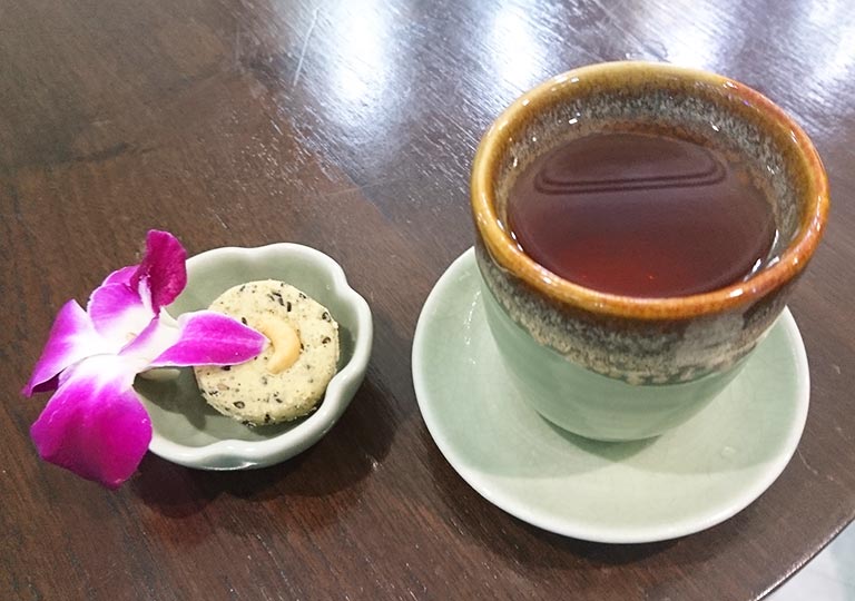 バンコク観光　人気スパ　マイ・スパ（MY SPA）　施術後のお茶とクッキー