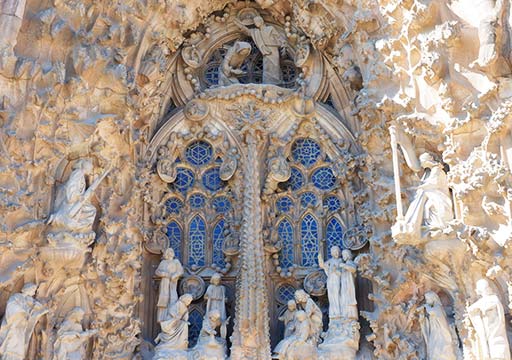 バルセロナ観光　サグラダファミリア（Sagrada Familia）　生誕のファサード　天使の合唱隊