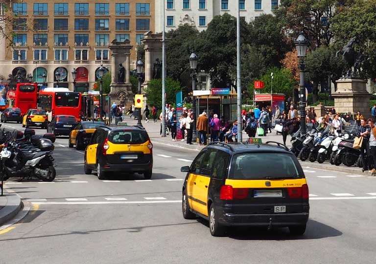 バルセロナ観光　タクシー 