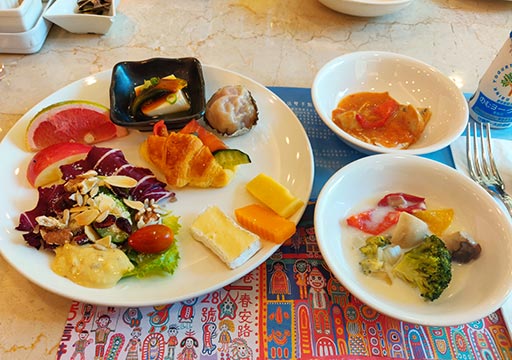 台中　エバーグリーンローレルホテル（長栄桂冠酒店）　朝食ビュッフェのお皿
