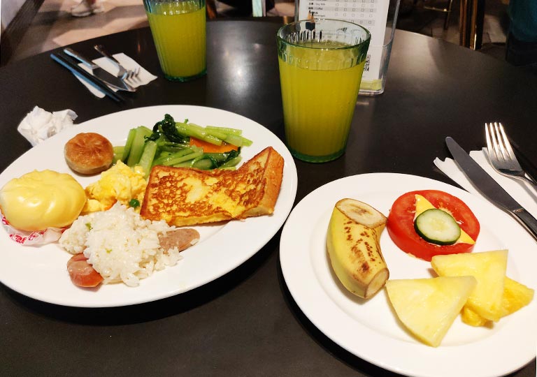 台北のホテル リラックス III（Hotel Relax III）　朝食のプレート