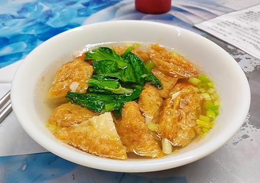 台中　中華路夜市のグルメ 揚げ湯葉スープ
