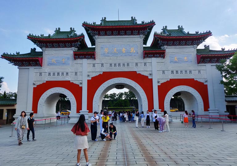 台北　忠烈祠の大門