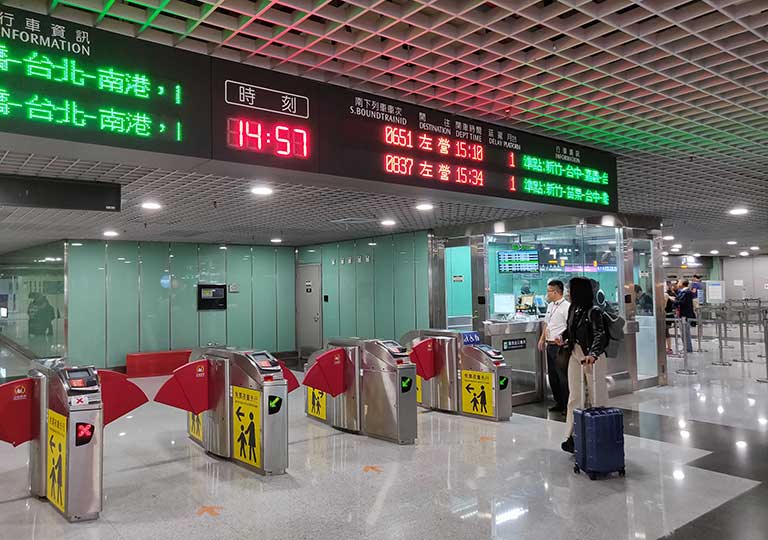 台湾新幹線　改札
