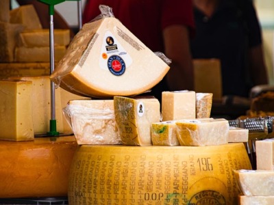 「イタリア人が教えるイタリアのおすすめチーズ20選！種類と食べ方」の記事　トップ画像