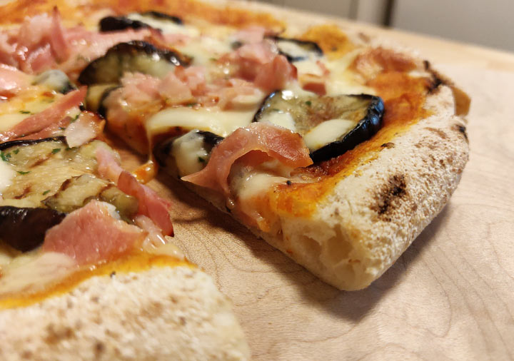ピザレボ(PIZZAREVO)の冷凍ピザ　茄子とベーコンのアラビアータ