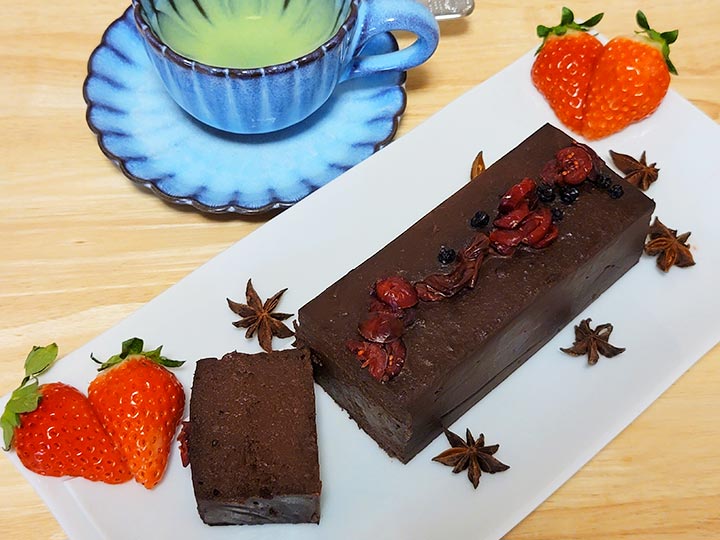 「ヴィーガンチョコレートケーキをお取り寄せ&実食レポ！濃厚しっとりの絶品ケーキでした」の記事　トップ画像