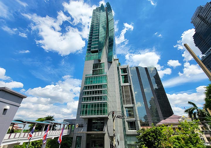 eastin-grand-hotel-sathorn-bangkok-building バンコクの観光に便利なおすすめホテル ル メリディアン バンコク(Le Meridien Bangkok)
