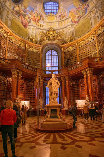 ウィーン観光　ホーフブルク宮殿　オーストリア国立図書館（Österreichische Nationalbibliothek）