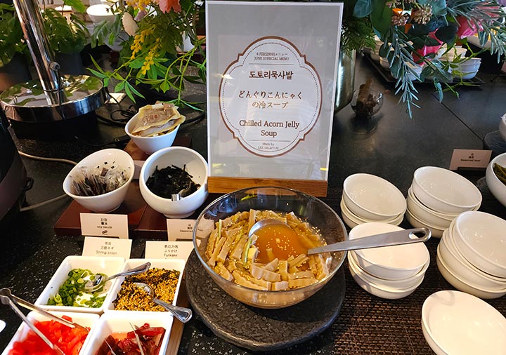 ソラリア西鉄ホテルソウル明洞(Solaria Nishitetsu Hotel Seoul Myeangdong) 　朝食どんぐりこんんにゃくの冷スープ