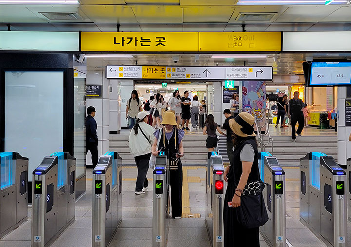 ソウルの地下鉄　駅の出口