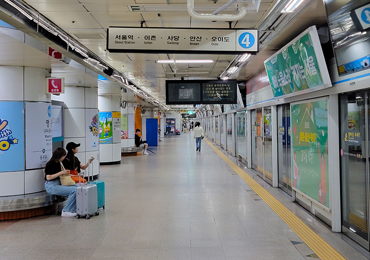 ソウルの地下鉄　駅の乗り場