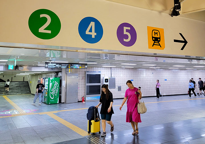 ソウル　東大門歴史文化公園駅　駅構内