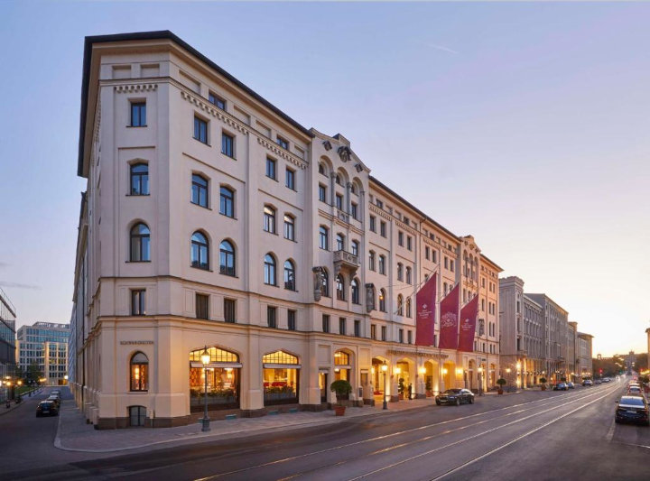 ホテルフィア ヤーレス ツァイテン ケンピンスキー ミュンヘン（Hotel Vier Jahreszeiten Kempinski München）　建物