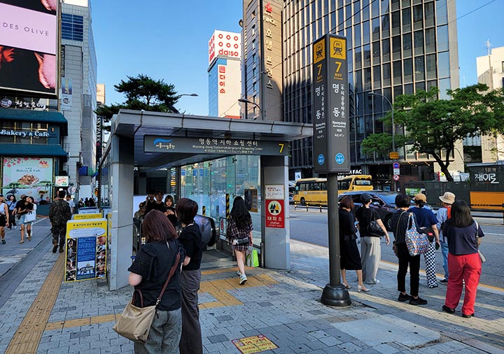 ソウルの地下鉄　明洞駅