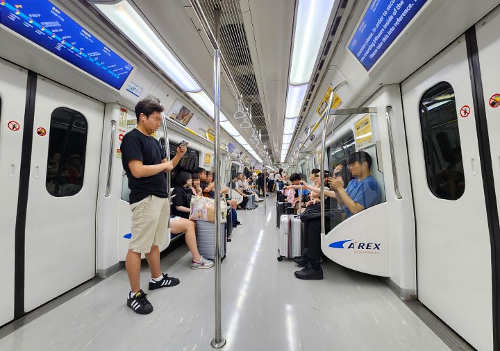 ソウルの仁川空港 AREX(エーレックス)一般列車の車内