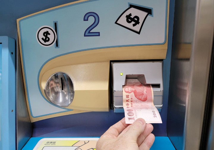 taipei-mrt-vending-machine-howto-charge-easy-card-5 MRT台北駅 悠遊カードの券売機でのチャージ方法