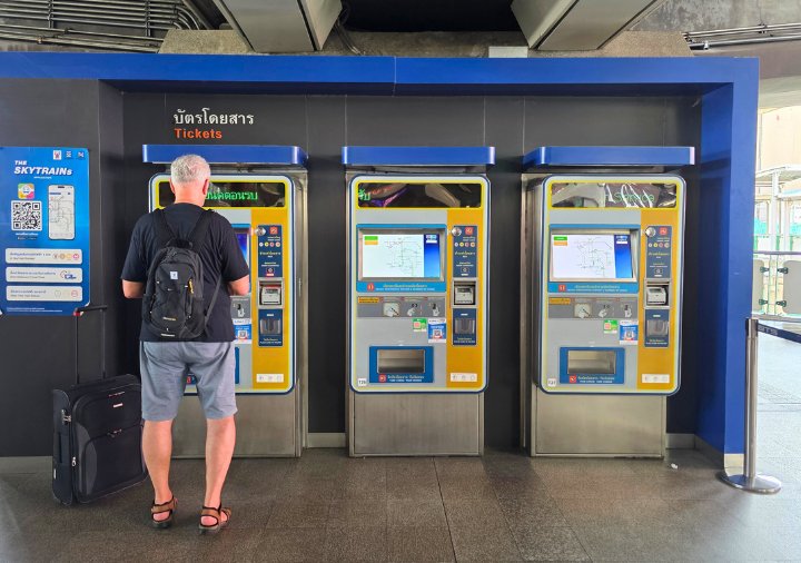 bangkok-bts-new-vending-machine バンコク観光 BTSスカイトレイン 駅の新型の券売機
