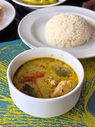 bangkok-hotel-clover-asoke-breakfast-greencutty-2 ホテルクローバーアソークバンコク 朝食のグリーンカレー