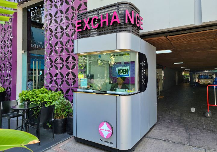 bangkok-hotel-clover-asoke-currency-exchange ホテルクローバーアソークバンコク 両替所