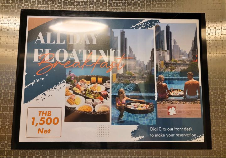 bangkok-hotel-clover-asoke-floating-breakfast ホテルクローバーアソークバンコク フローティングブレックファスト