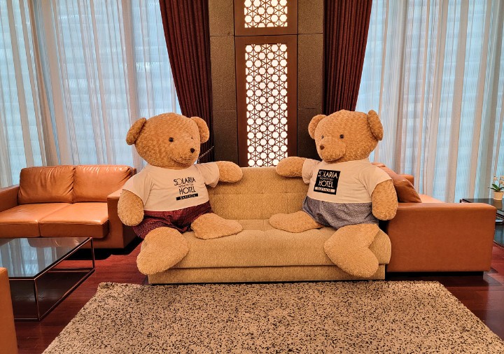 bangkok-solaria-nishitetsu-hotel-lobby-teddybears ソラリア西鉄ホテルバンコク ロビーのテディベア