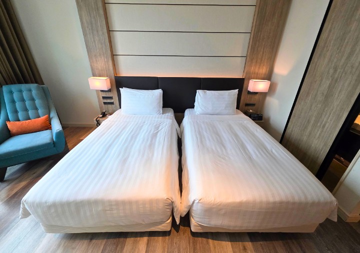 bangkok-solaria-nishitetsu-hotel-standard-twin-room-beds ソラリア西鉄ホテルバンコク スタンダードツインルームのベッド