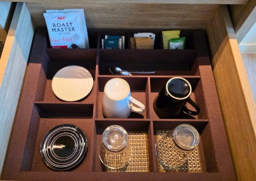 bangkok-solaria-nishitetsu-hotel-standard-twin-room-coffee-tea ソラリア西鉄ホテルバンコク スタンダードツインルームのコーヒー・お茶セット