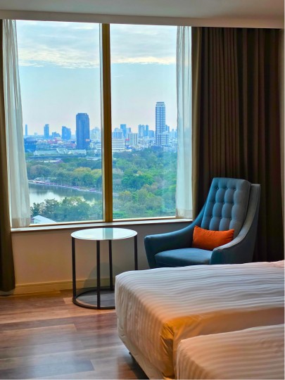bangkok-solaria-nishitetsu-hotel-standard-twin-room-couch ソラリア西鉄ホテルバンコク スタンダードツインルームのソファー