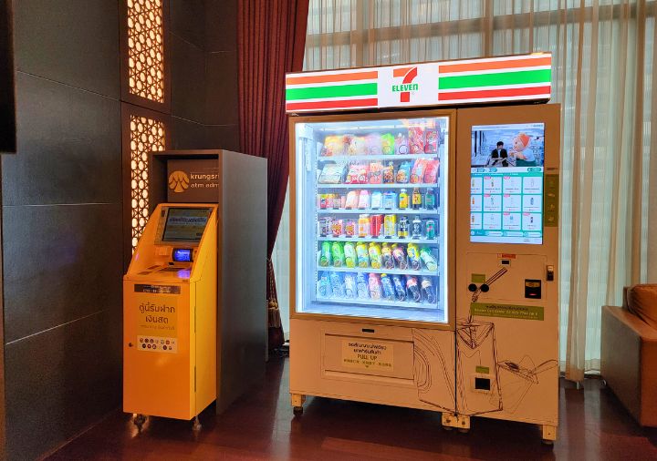 bangkok-solaria-nishitetsu-hotel-vending-machine-atm ソラリア西鉄ホテルバンコク ATMとセブンイレブンの自販機