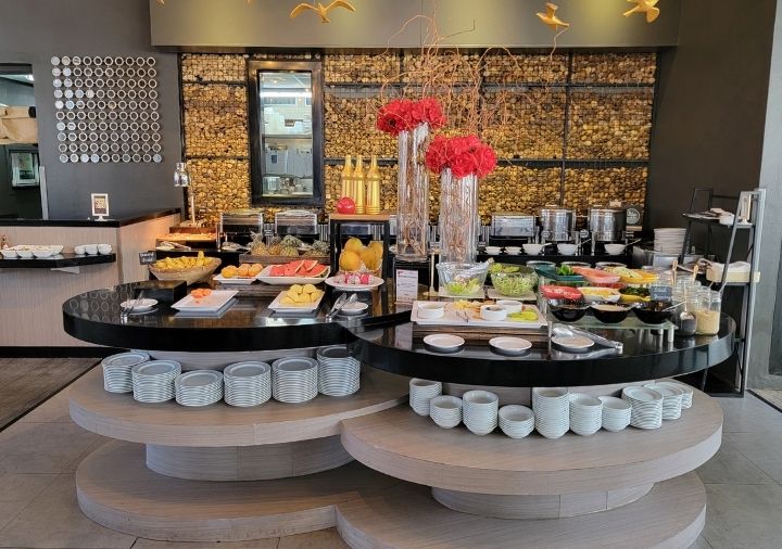 hotel-clover-asoke-breakfast-venue-3 ホテルクローバーアソークバンコク 朝食会場