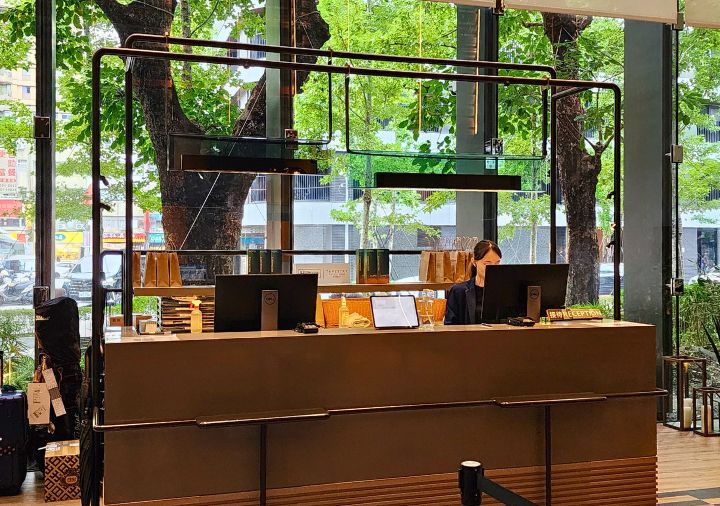 hotel-resonance-taipei-hilton-reception ホテルレゾナンス台北 タペストリー コレクション by ヒルトン フロント