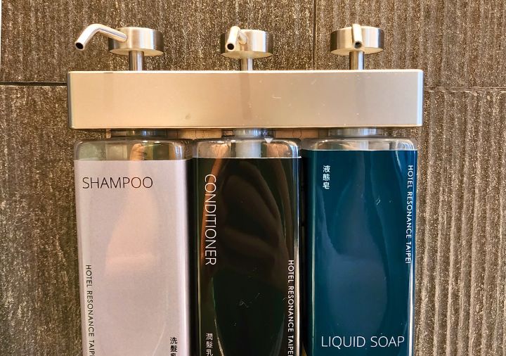 hotel-resonance-taipei-hilton-twin-room-bathroom-amenities ホテルレゾナンス台北 タペストリー コレクション by ヒルトン ツインルーム バスルームのアメニティ